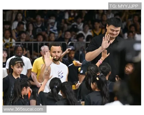 姚明与库里相识的篮球之路：从对手到朋友的传奇故事