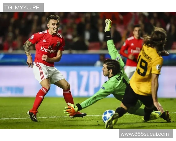 意甲激战:拜仁与本菲卡平局后点球大战引发全场狂欢解析 意甲激战:拜仁与本菲卡平局后点球大战引发全场狂欢解析