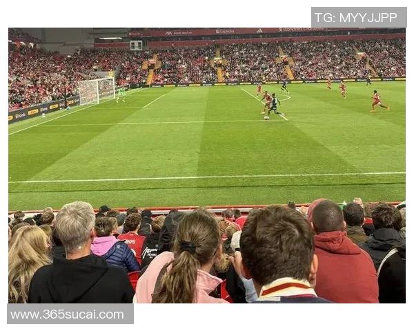 意甲激战：利物浦狂胜拜仁五球大捷补时进球引发全场狂欢