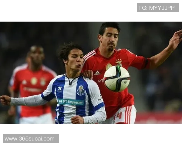 英超激战曼联大胜本菲卡帽子戏法点燃全场激情瞬间回顾